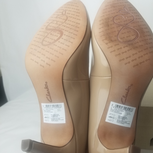 Clarks Nude Patent leather Heel Pumps 8.5 - Picture 4 of 4